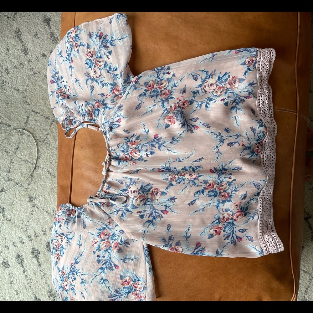 women’s flowy blouse